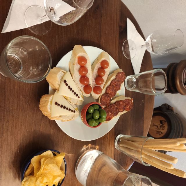 Córdoba: Local Wine Tasting Evening - Small Group Size and a Cozy Setting That Makes It Feel Personal