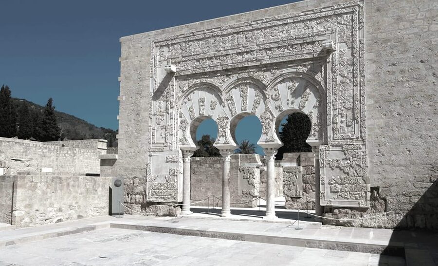 Cordoba: Medina Azahara Museum and Archaeological Site Tour - Reception Center to museum: excavation pieces that make the scale believable