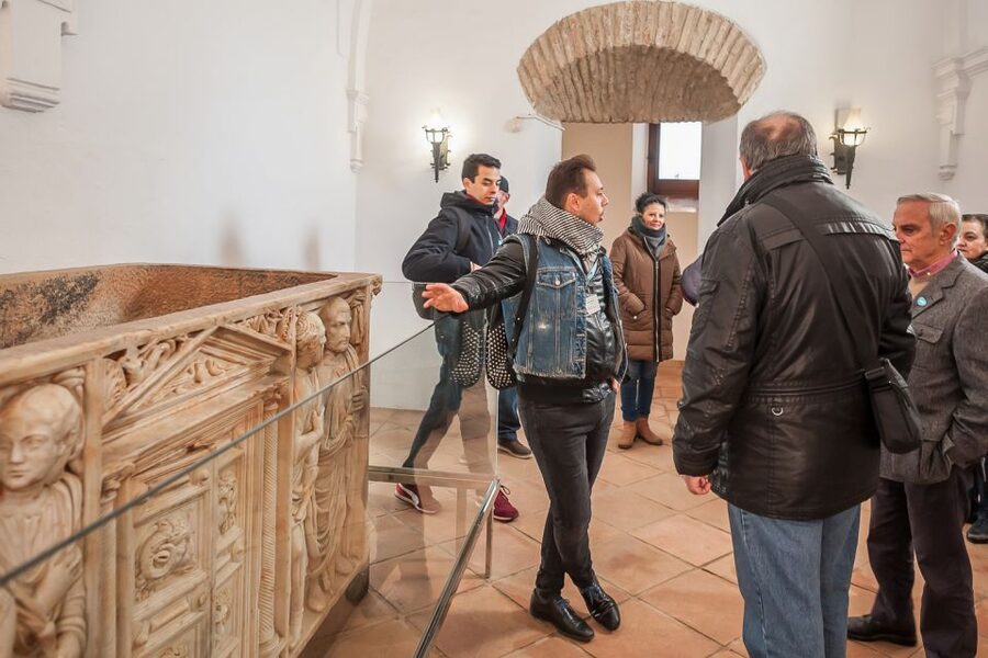 Cordoba: Monuments Walking Tour - Inside the Mosque-Cathedral: how the guide turns chaos into clarity
