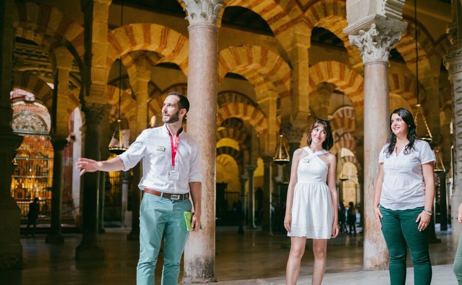 Córdoba: Mosque-Cathedral & Alcazar Guided Tour - The Alcázar stop: gardens, views, and royal palace history