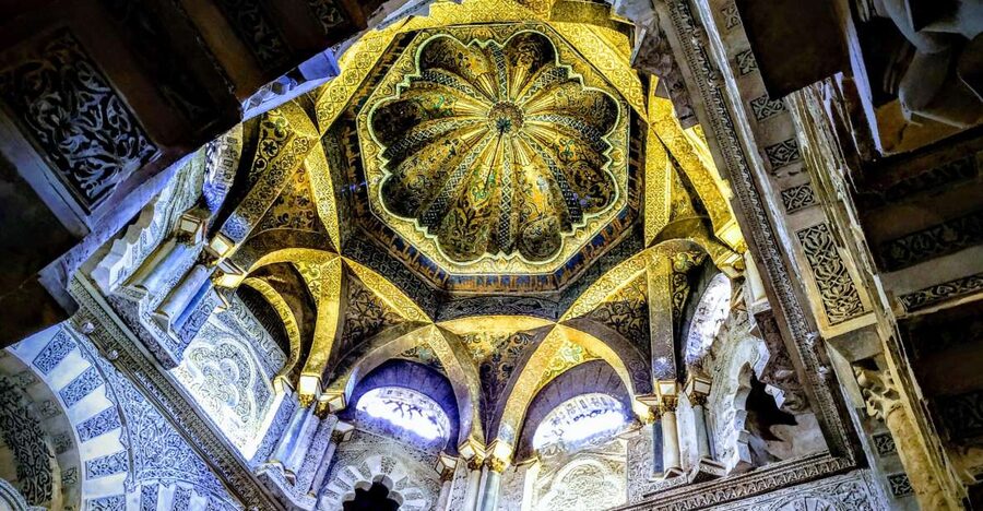 Córdoba: Mosque-Cathedral & Alcazar Guided Tour - Where to meet, how to find the group, and what to bring