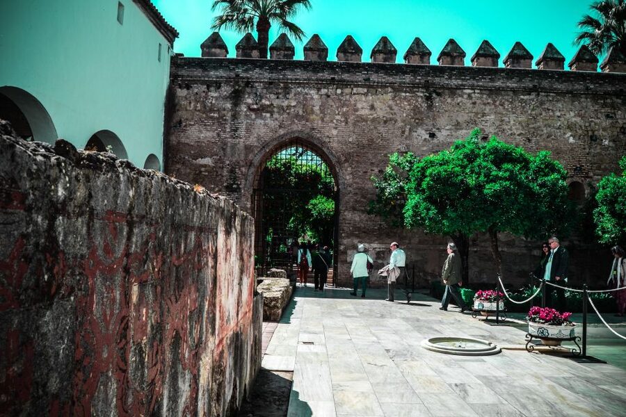 Córdoba: Mosque-Cathedral and Alcazar Tour - Arab Baths of the Caliphal Alcázar: a strong alternative focus