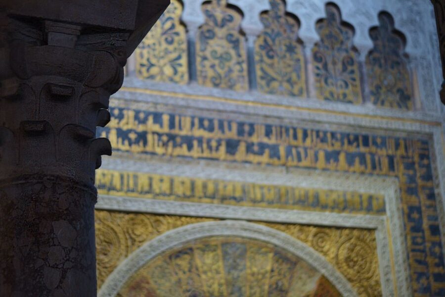 Córdoba: Mosque-Cathedral and Alcazar Tour - Entering the Mosque-Cathedral: why the blend hits so hard