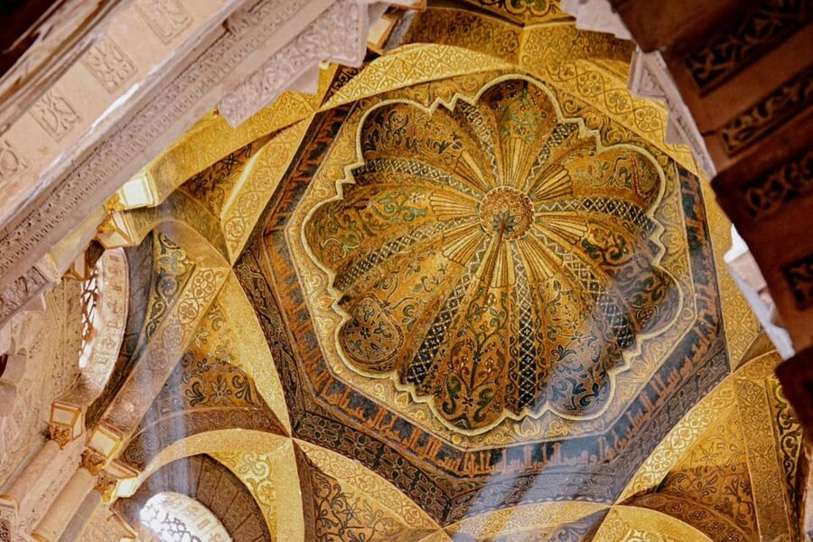Cordoba: Mosque-Cathedral and Jewish Quarter Guided Tour - Patio de los Naranjos and the architectural details you will actually remember