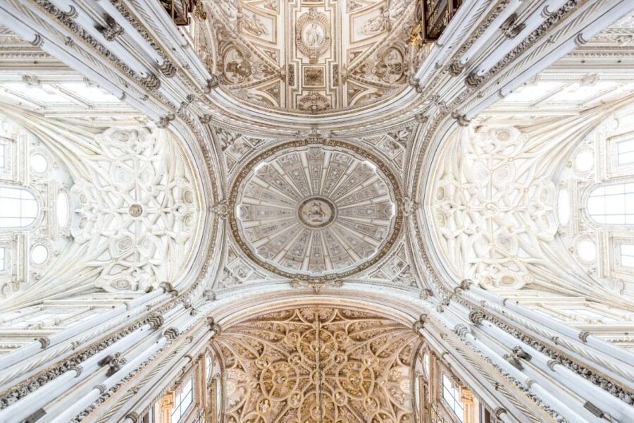Córdoba: Mosque-Cathedral Guided Tour - Start at Palacio de Congresas, find the green umbrella