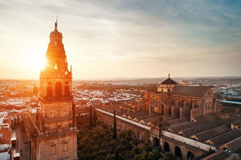 Córdoba: Mosque-Cathedral, Jewish Quarter and Alcázar Tour - The Mosque-Cathedral of Córdoba: double arches, the mihrab, and audio that helps