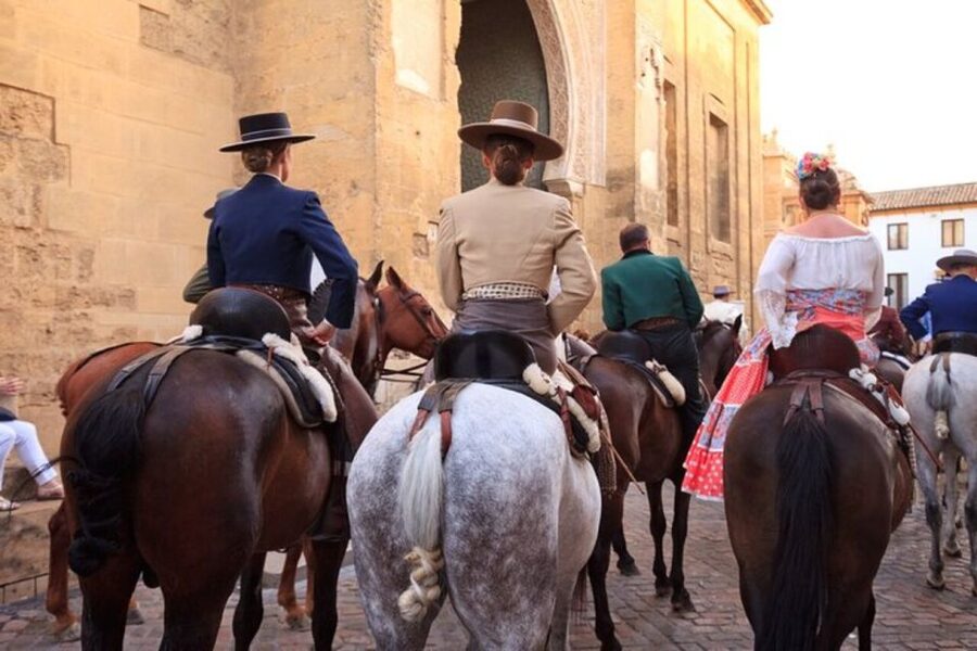 Córdoba: Private Mosque-Cathedral and City Tour - La Judería walk: narrow streets, corners, and the Jewish Quarter story