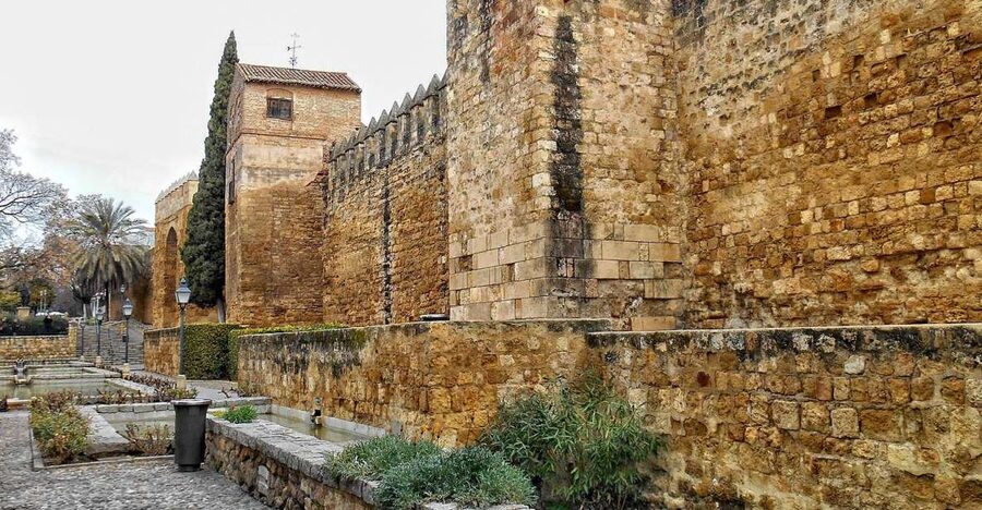Córdoba: Private Walking Tour - Jewish Quarter and Synagogue stops, seeing more than one Córdoba