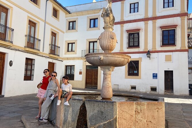 Córdoba Scavenger Hunt and City Highlights Walking Tour - The old town loop: Córdoba, Centro Histórico, and Los Patios de San Basilio