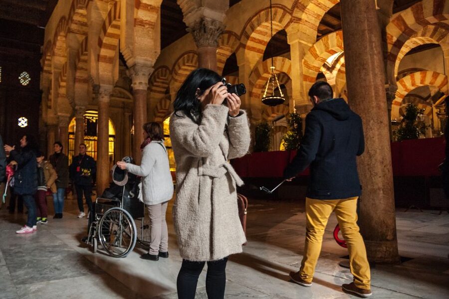 Córdoba: Skip-the-Line Great Mosque-Cathedral History Tour - Comfort and timing: what to bring and what to avoid