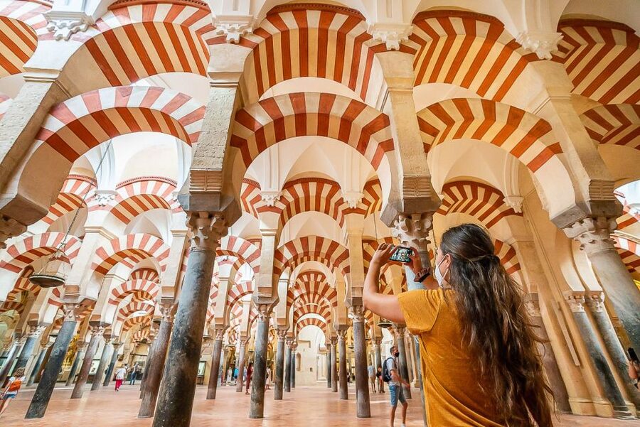 Córdoba: Skip-the-Ticket-Line Mosque-Cathedral Guided Tour - Inside the Prayer Hall: Mihrab, Red-and-White Arches, and the Shape of a Story