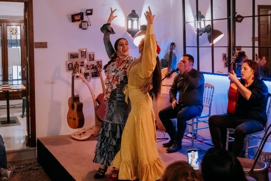 Córdoba: Tablao Flamenco at Doble de Cepa with Optional Meal - Flamenco in Córdoba’s Judería, near the Mezquita-Cathedral