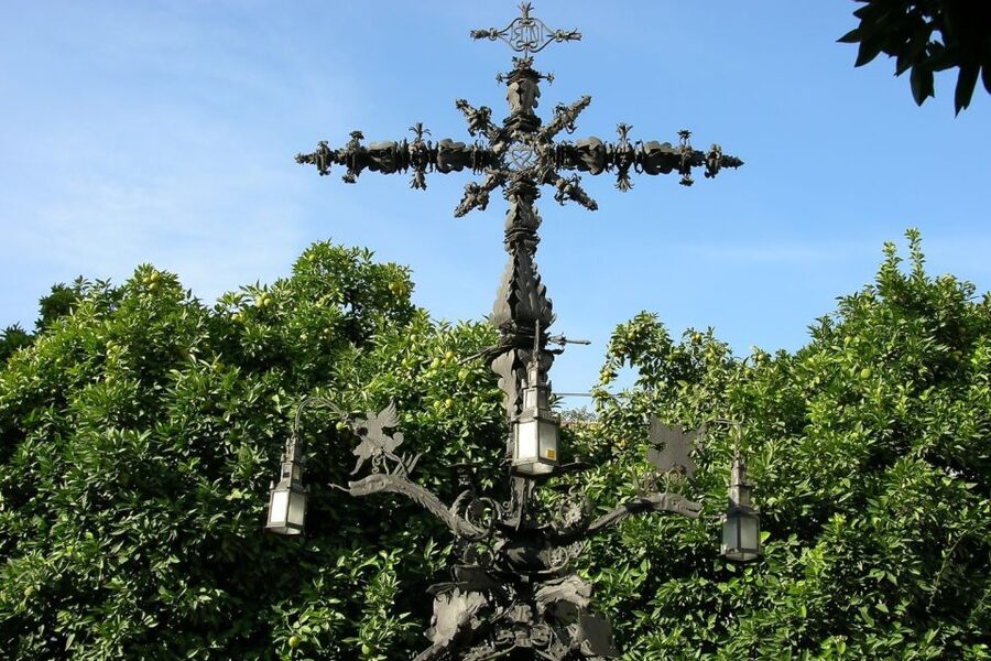Enchanted Seville Walking Tour - Why this Seville night walking tour feels different