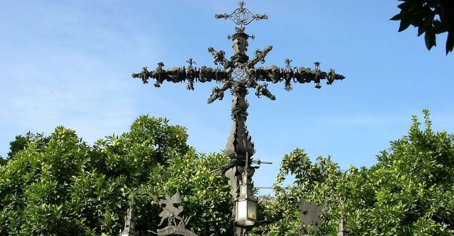 Enchanted Seville Walking Tour - Patio de Banderas to the first square stops