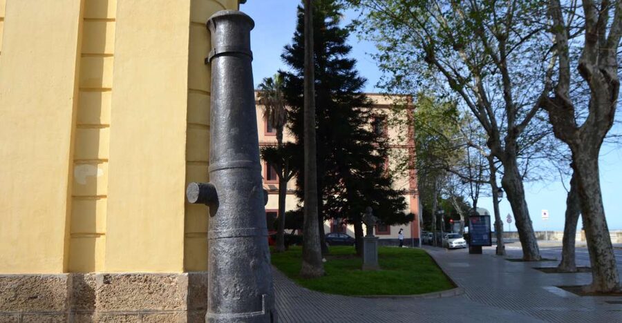 English Cádiz Tour: Walking Tour with Local Guide - Meeting Point by the Sword Monument, and How to Spot Your Guide
