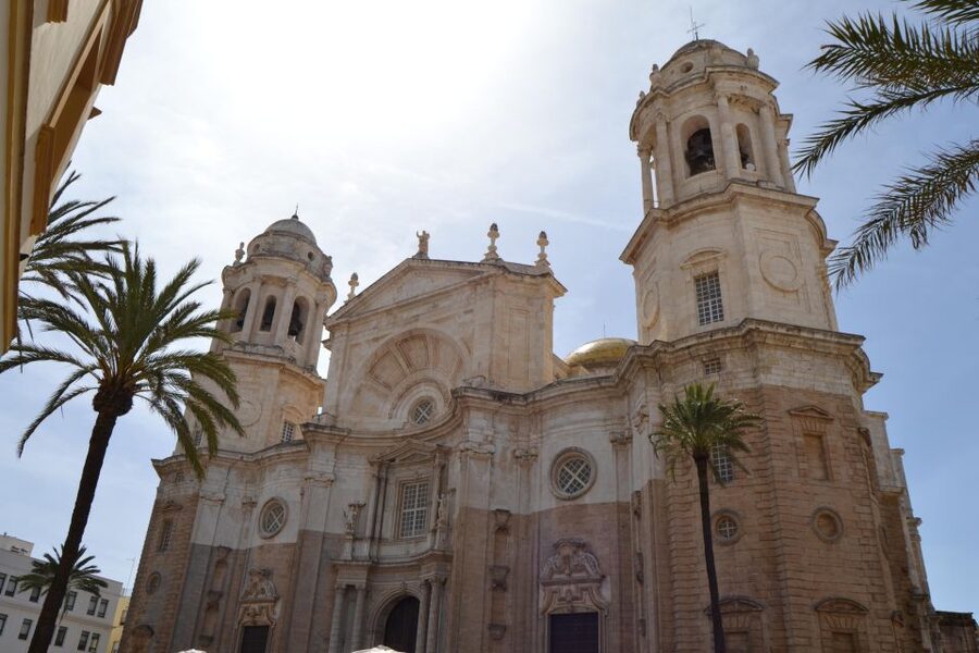 English Cádiz Tour: Walking Tour with Local Guide - La Caleta Beach Stop: Sea Air, Stories, and a Different Side of Cádiz