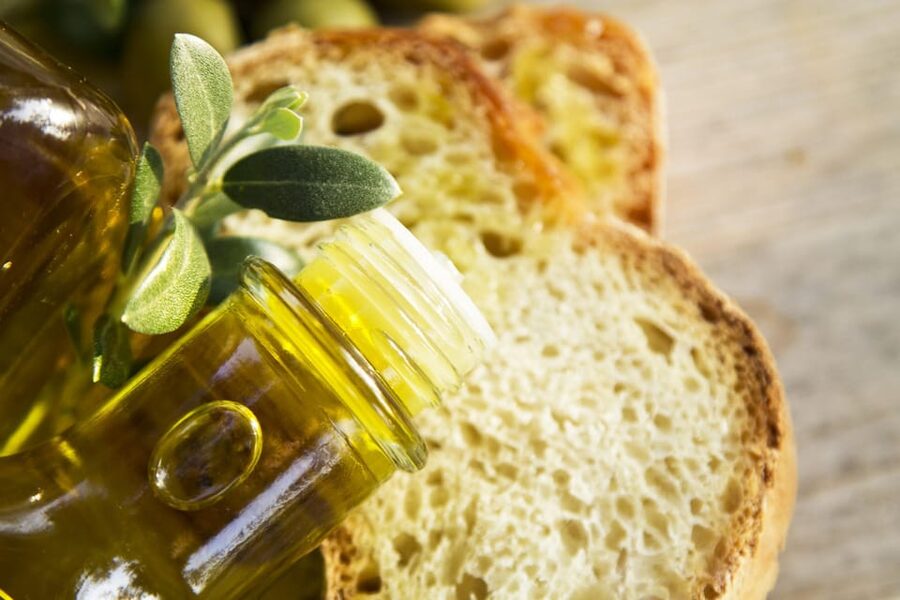 Extra Virgin Olive oil tasting - Coffee, tea, and palate resets: a smarter breakfast than you expect