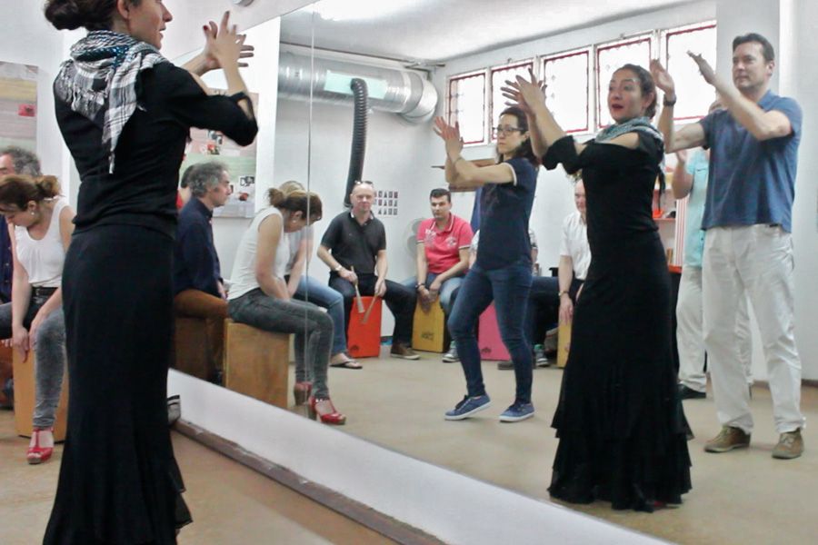 Flamenco Dance Lesson: 60-Minute Class in Seville - Courtyard arrival: where the lesson atmosphere starts