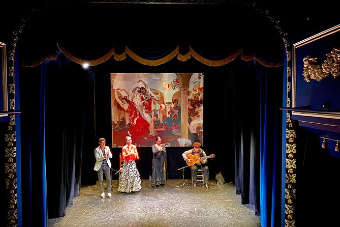 Flamenco Show Tickets to the Triana Flamenco Theater - The performance: how the guitar, voice, and dance fit together