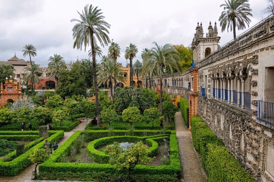 From Cadiz: Private Seville Day Trip, Cathedral & Alcazar - Old Jewish Quarter stroll and the Santa Cruz connection