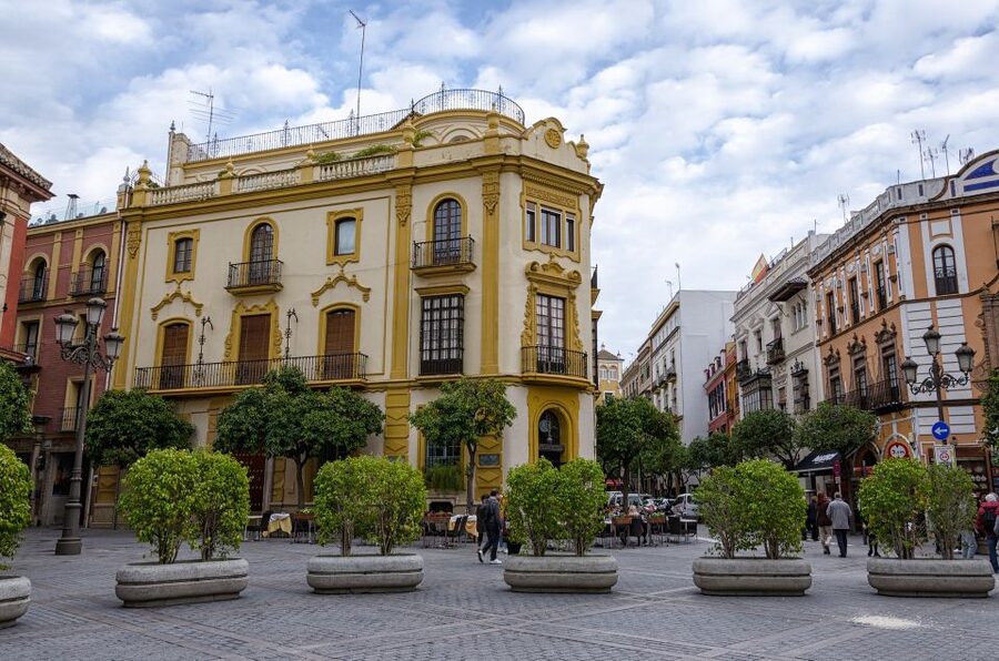 From Cadiz: Private Seville Day Trip, Cathedral & Alcazar - Seville Cathedral and Columbus’ tomb: the main event, handled in one pass