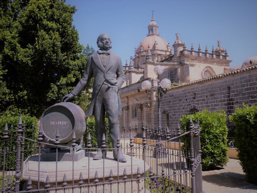 From Seville: Cadiz and Jerez de la Frontera Day Trip - La Caleta Beach: sea air and a short reset
