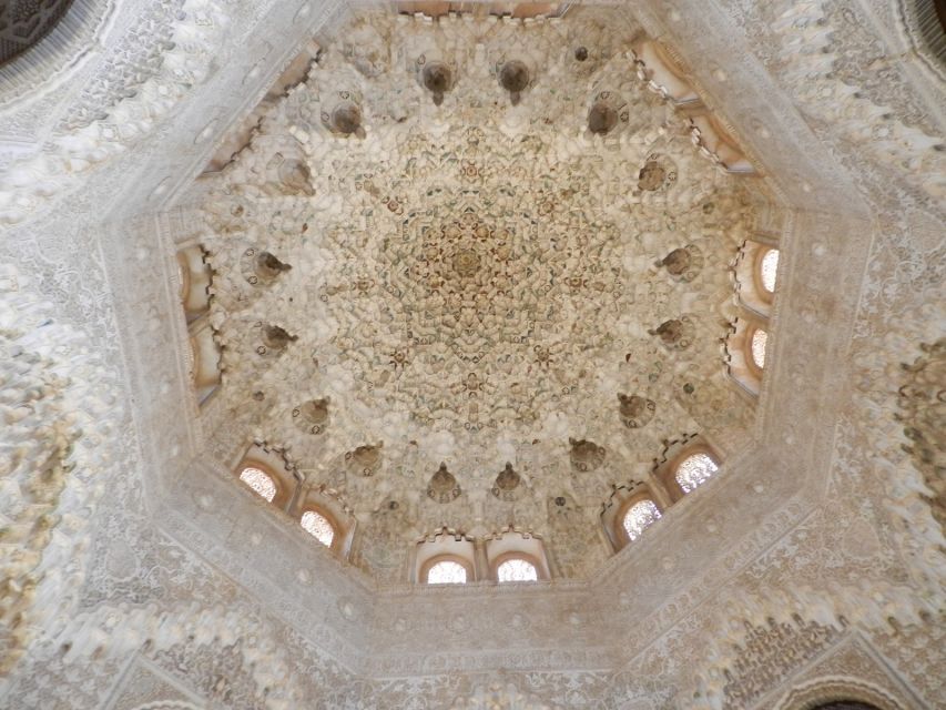 From Seville: Granada & Alhambra Tour with Optional Ticket - Plaza de San Nicolás: lunch timing and how to use your free hour