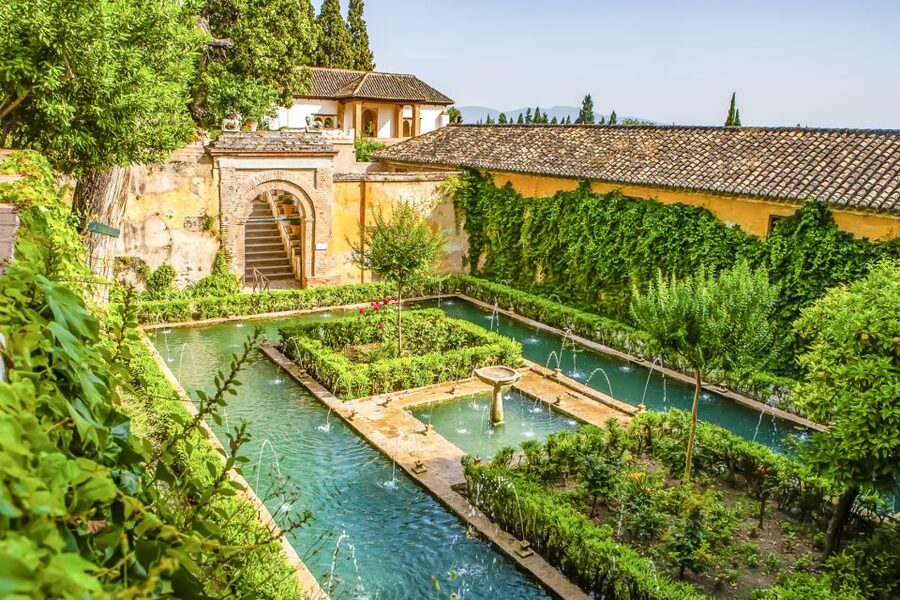 From Seville: Granada & Alhambra Tour with Optional Ticket - Generalife and Nasrid Palaces: the best photo moments and pacing reality