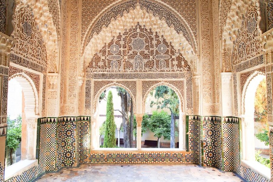 From Seville: Granada Day Trip with Alhambra and Albaicín - Granada in one day, without the usual headaches