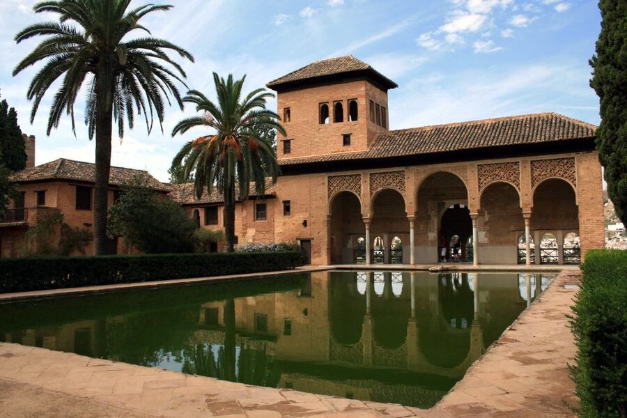 From Seville: Private Granada Day-Trip with Alhambra Visit - Plaza de San Nicolás break: lunch time and the best reset