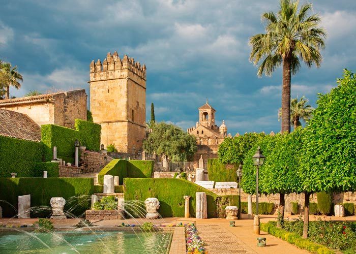 From Seville: Private Transfer to Granada and Córdoba Tour - Judería streets, synagogue stop, and patios that change the mood