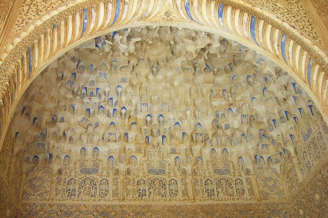 Granada Day Trip: Alhambra & Nazaries Palaces from Seville - Granada time: lunch, the streets, and what you may or may not see
