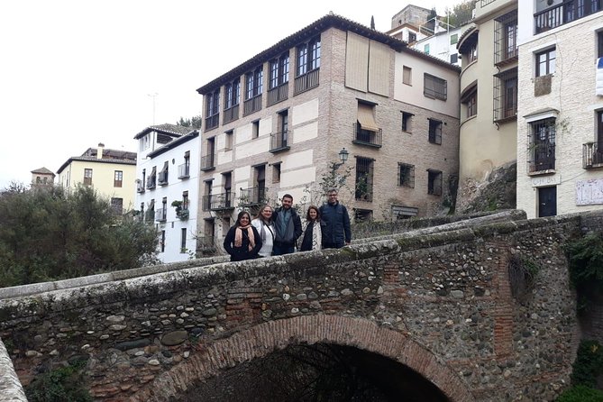 Granada Day Trip: Alhambra & Nazaries Palaces from Seville - Logistics that can change your day: traffic, time slips, and late returns