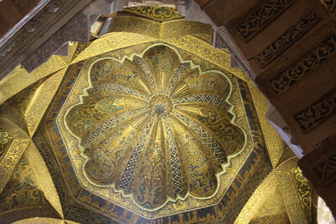 Guided tour: discover the 2 great monuments in Córdoba: Mezquita and Alcázar. - Alcázar stop: fortified palace layers, Roman to Arab to Christian power