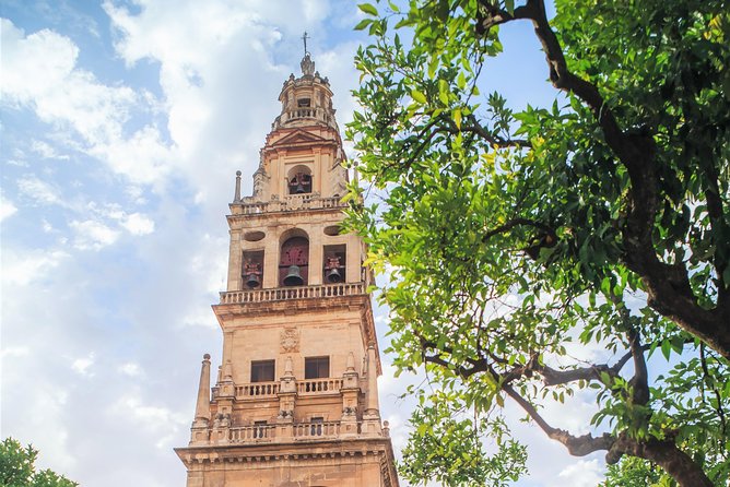 Guided Tour Jewish Quarter and Mosque-Cathedral of Córdoba with tickets - What the guide adds, from Isa and Anna to practical storytelling