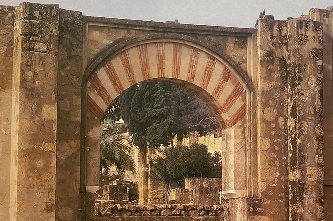Guided tour of Medina Azahara in Spanish without Bus. Official Guides - What happens on the Medina Azahara visit, step by step
