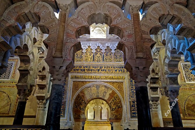 Guided tour of the Mosque-Cathedral of Cordoba in Spanish - How The Cathedral Additions Change The View, And Why It Matters