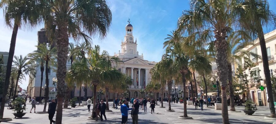 Guided visit on foot through Cádiz: stories from the hand of a local guide - What You’ll See (and Why It’s Not Just Photo Stops)