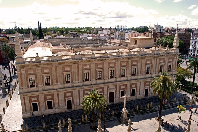 Horse and Carriage Sightseeing Tour in Seville - Seville Cathedral and Giralda: the “look up” moment