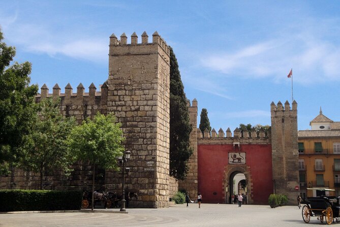 Horse and Carriage Sightseeing Tour in Seville - Torre del Oro on the Guadalquivir: the river postcard