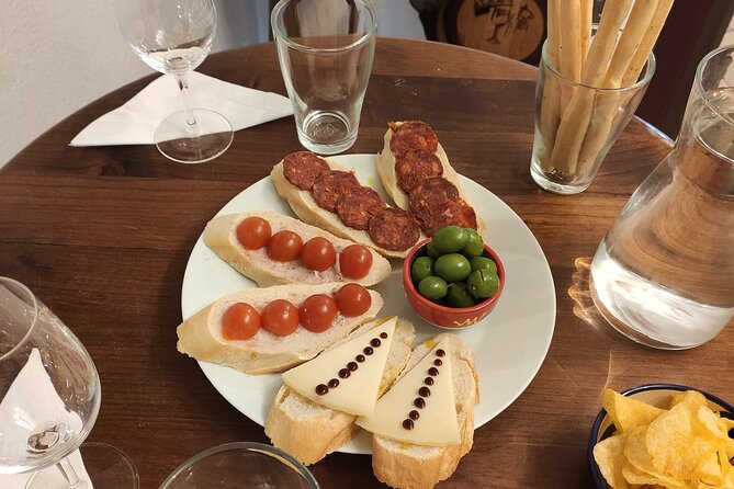Indulge in Cordoba: Local Wines & Tapas Tasting - The big value: a structured tasting in a small group