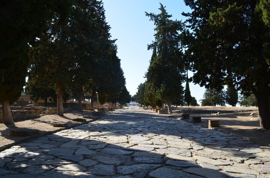 Italica, city of emperors - Arriving at the red flag and starting strong