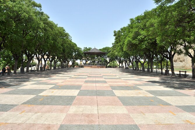 Jerez de la Frontera History and Art Walking Tour - Palace area near Plaza del Arroyo: Islamic walls and grand homes