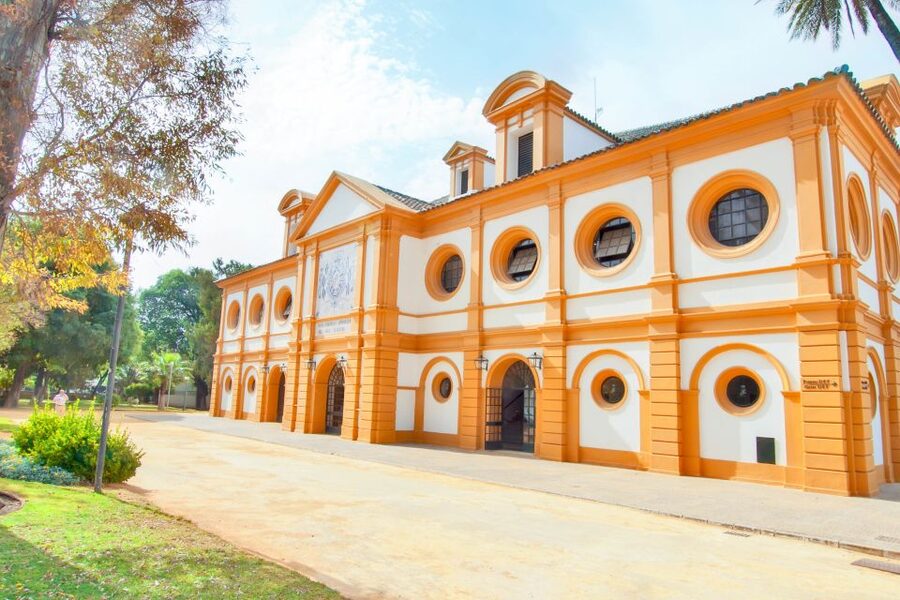 Jerez: Royal Andalusian School of Equestrian Art Admission - Reception Center Intro and the Garden Courtyard Setup