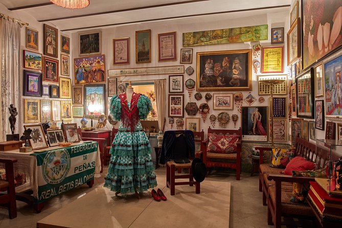 "Las Dueñas" Palace ticket + Audioguide - Courtyards that set the tone, and gardens that calm your pace