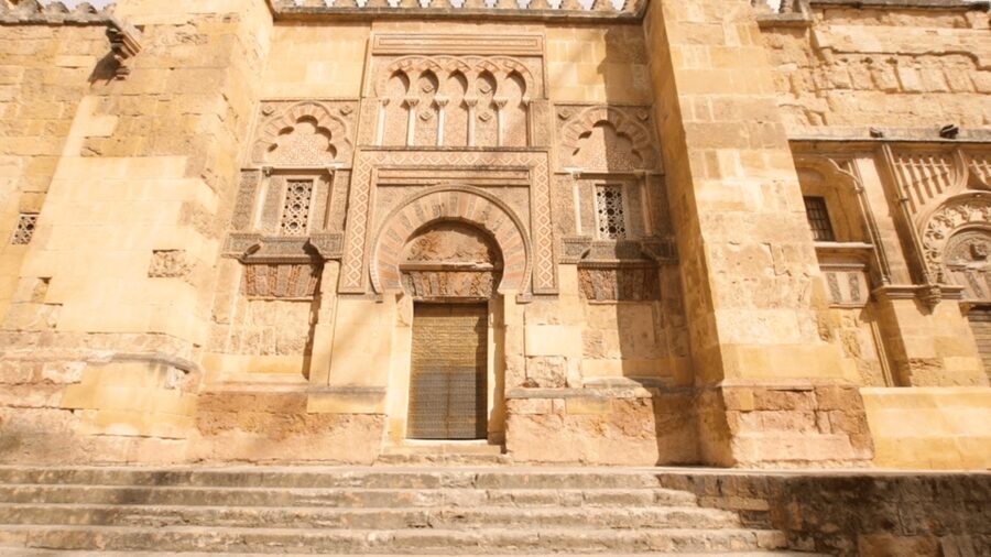 Mosque-Cathedral of Cordoba: Entry Ticket and Guided Tour - Meeting at the Palace of Congresses, plus what to wear inside