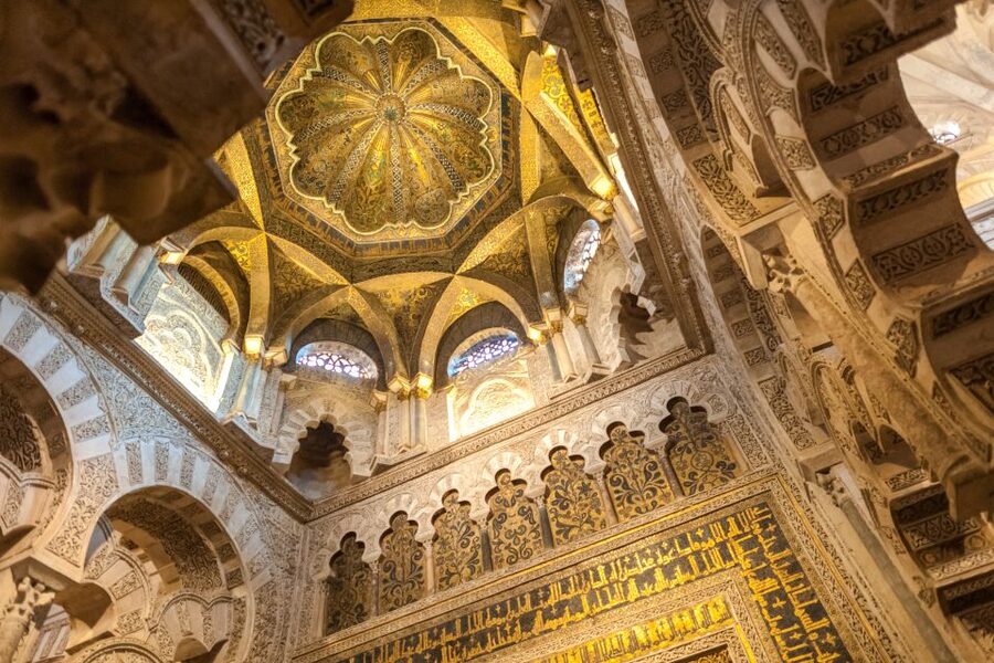 Mosque-Cathedral of Córdoba Guided Tour with Tickets - Crowd reality and foot comfort tips for La Mezquita