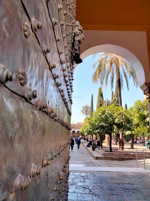 Mosquée Cathédrale tour guidé en petit group en français - The ticketed entrance experience, and why skipping the line helps
