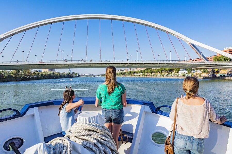 Panoramic Guadalquivir Cruise + Flamenco Show & Walking tour - Getting your bearings: where the Torre del Oro cruise actually starts