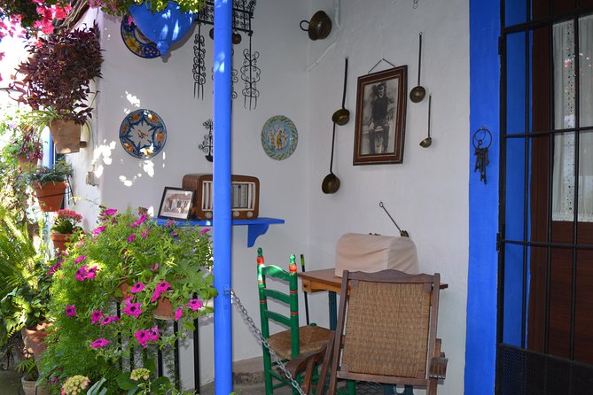 Patios & Perfums of Cordoba Festival Tour - Tour size, lines, and language: how to get the best experience